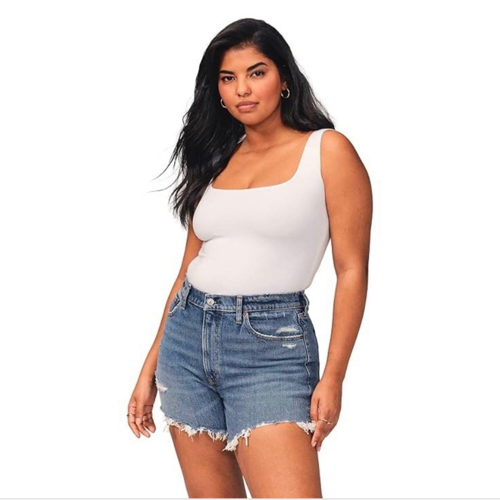 Abercrombie & Fitch 4” Mom Shorts: A7